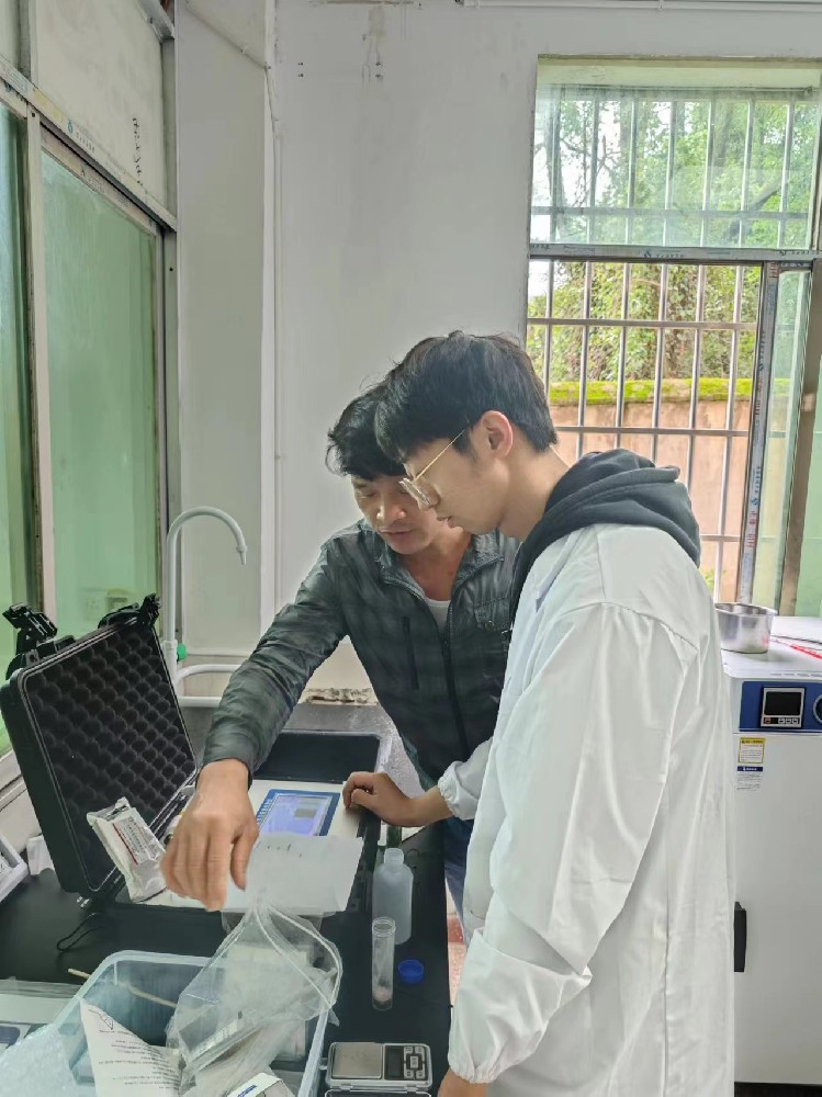 山東萊恩德食品安全檢測儀走進江西省新余市逸夫小學，為師生食品安全保駕護航